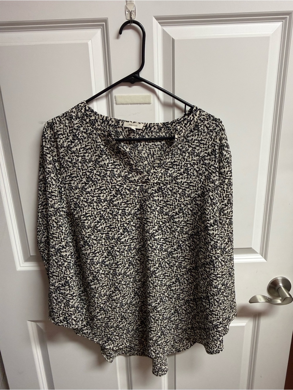 Stylish Maurices blouse is size 0X.